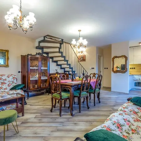 Beautiful Home In Otok With 4 Bedrooms, Jacuzzi And Outdoor Swimming Pool * Otok (Split-Dalmatia)