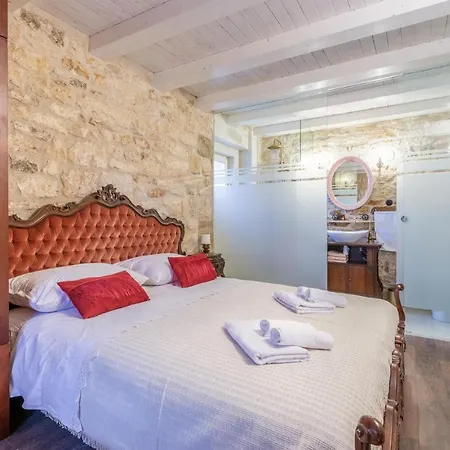 Beautiful Home In Otok With 4 Bedrooms, Jacuzzi And Outdoor Swimming Pool Casa de Férias Otok (Split-Dalmatia)