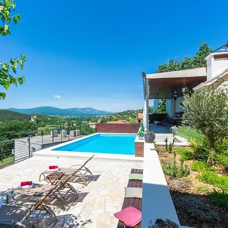 Beautiful Home In Otok With 4 Bedrooms, Jacuzzi And Outdoor Swimming Pool Otok (Split-Dalmatia)