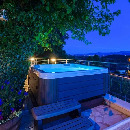 Beautiful Home In Otok With 4 Bedrooms, Jacuzzi And Outdoor Swimming Pool Otok (Split-Dalmatia)
