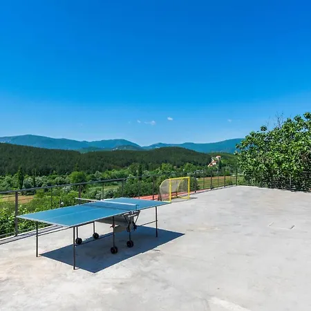 Casa de Férias Beautiful Home In Otok With 4 Bedrooms, Jacuzzi And Outdoor Swimming Pool