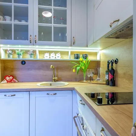Casa de Férias Beautiful Home In Otok With 4 Bedrooms, Jacuzzi And Outdoor Swimming Pool *