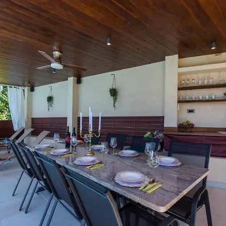 Beautiful Home In Otok With 4 Bedrooms, Jacuzzi And Outdoor Swimming Pool Casa de Férias Otok (Split-Dalmatia)
