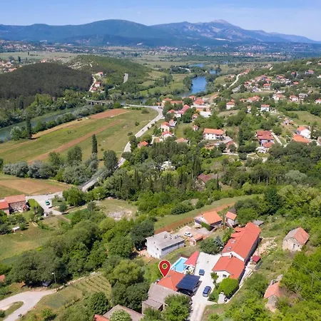 Beautiful Home In Otok With 4 Bedrooms, Jacuzzi And Outdoor Swimming Pool Casa de Férias *