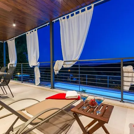 Beautiful Home In Otok With 4 Bedrooms, Jacuzzi And Outdoor Swimming Pool *