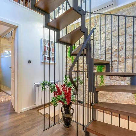 Beautiful Home In Otok With 4 Bedrooms, Jacuzzi And Outdoor Swimming Pool Casa de Férias Otok (Split-Dalmatia)
