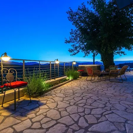 Beautiful Home In Otok With 4 Bedrooms, Jacuzzi And Outdoor Swimming Pool Otok (Split-Dalmatia)
