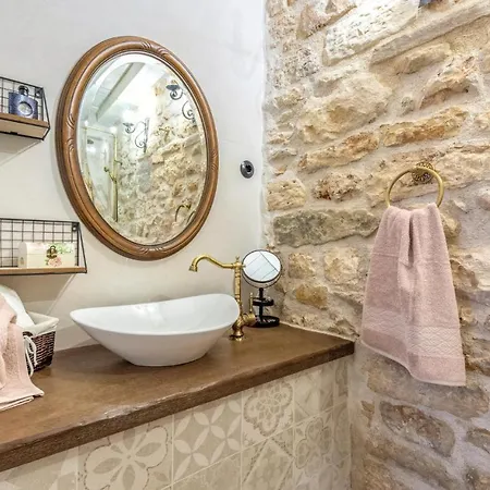 Beautiful Home In Otok With 4 Bedrooms, Jacuzzi And Outdoor Swimming Pool Otok (Split-Dalmatia)