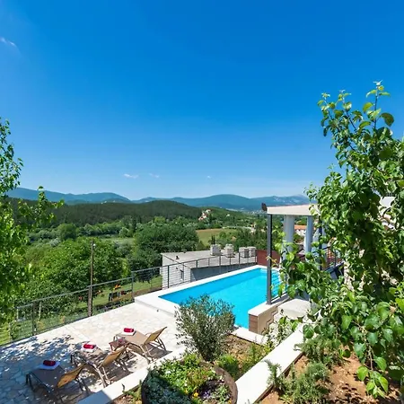 Beautiful Home In Otok With 4 Bedrooms, Jacuzzi And Outdoor Swimming Pool Casa de Férias Otok (Split-Dalmatia)